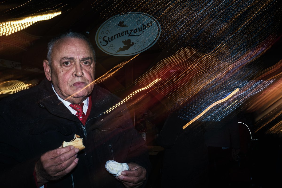 Christmas Lights - Berlin    
The Street Hub: streetbounty.com    
#StreetPhotography #Photography #Berlin