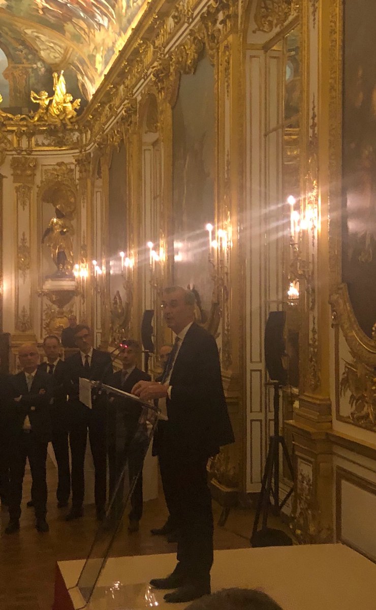 Bernard_Spitz's tweet photo. Aux vœux du gouverneur de la ⁦⁦@banquedefrance⁩ . Volonté de s’impliquer sur la révision de #solva2 avec les professionnels en convergence européenne. La #finance inclusive suppose le long terme et la valorisation de l’assurance française ⁦@FFA_assurance⁩ https://t.co/APnb60cw5h
