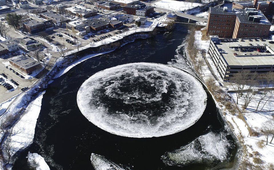MilenioTam's tweet photo. [VIDEO] ▶ Enorme disco de hielo giratorio se forma en río de EU

https://t.co/PiSkMOhltq https://t.co/oNUD9FJvQT