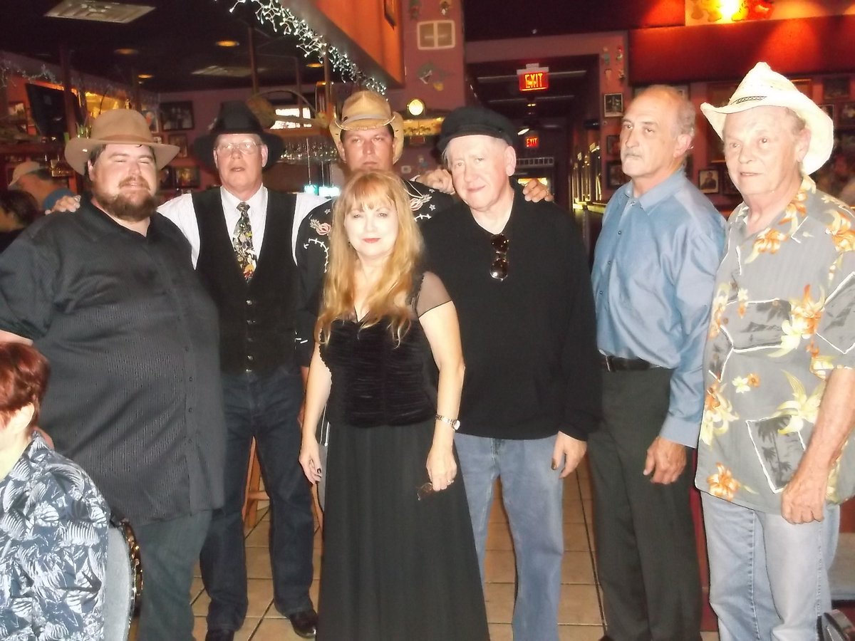 PeggyMercer's tweet photo. I produced this great band in #Nashville...#RandyCarver with his hit #DirtRoadOneMoreTime a few years ago...shown with us is #RoyAugust, hit songwriter. https://t.co/X0qTIhrV2M