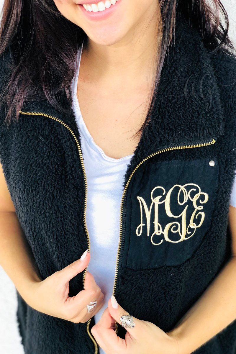 allyannagifts's tweet image. Check out our Weekly Deals page where you'll find #fabulous sales like this Monogrammed Sherpa Vest, ONLY $21.99😊😊😊 
allyannagifts.com/collections/de…
.
.
.
#monogrameverything #women #fashion #love #Sales #vest #onlineshopping #shopallyanna #retail #monogramlover #Accessories