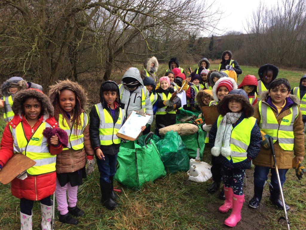 MrsMooreLHS's tweet photo. What amazing resilience year 2 showed at the river today. We collected loads of rubbish despite the pouring rain! @MrsGunnerLHS @MrGrayLHS #ecoLHS https://t.co/k11gjOa8n5