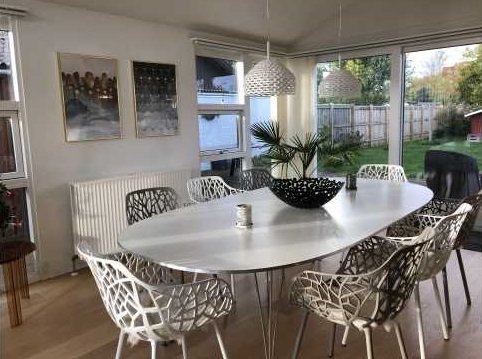 HomeExchange's tweet photo. Best of beach and city: Dutch-Danish couple offer their cosy house for home swap; ideally located in the south beach area of #Dragor but only 12 kilometres from the city centre of #Copenhagen https://t.co/YbIpOYwmfy #Denmark #homeexchange https://t.co/Sa7KSVwhQ1