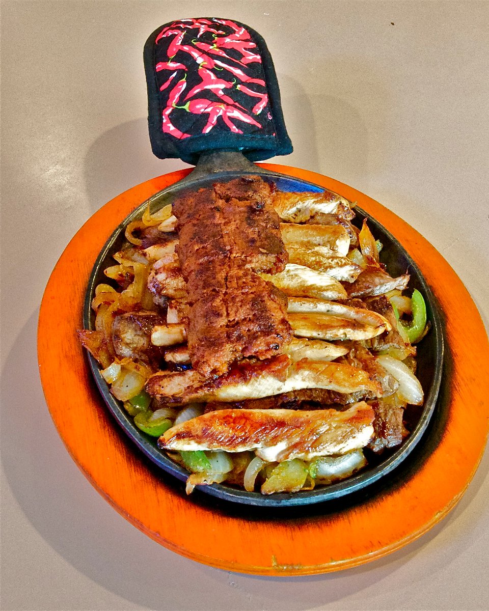 CuernavacaGrill's tweet photo. Is it ever too early to start planning tomorrow’s lunch? https://t.co/Y6PmUKSoru