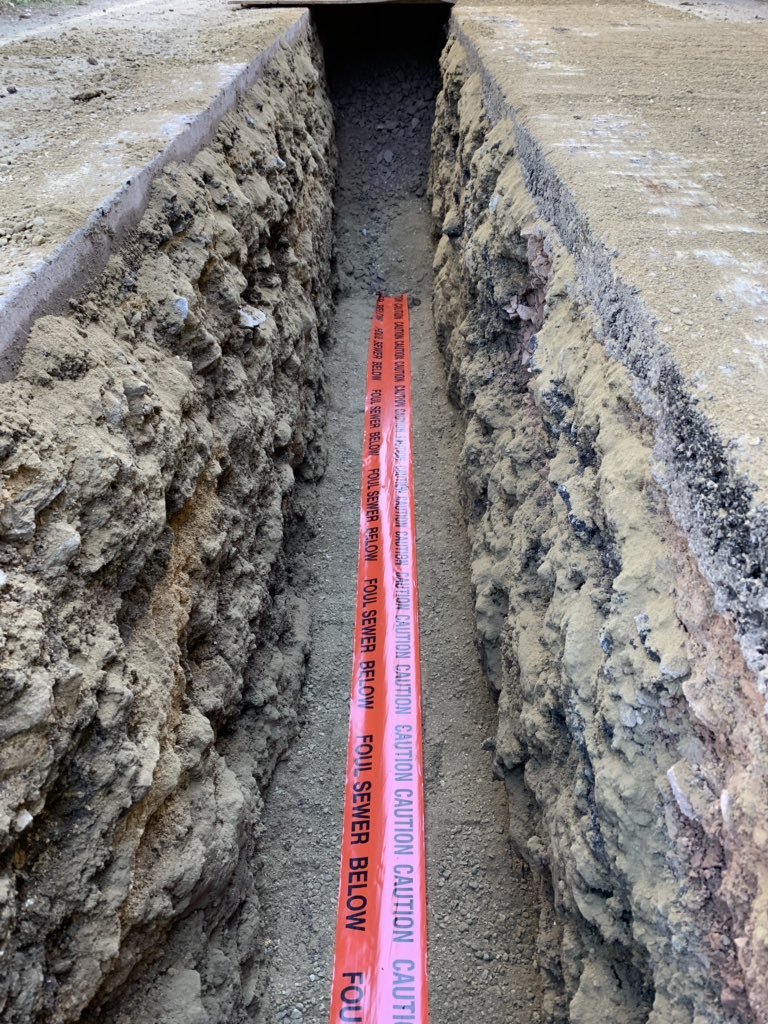 BaldwinConstruc's tweet image. Our street works team were busy on a road closure in Malmesbury last week doing a mains sewer connection for two 1 bed houses. 

Working alongside water, gas, electric and BT down such a narrow street was never going to be easy but all work was done within the week.