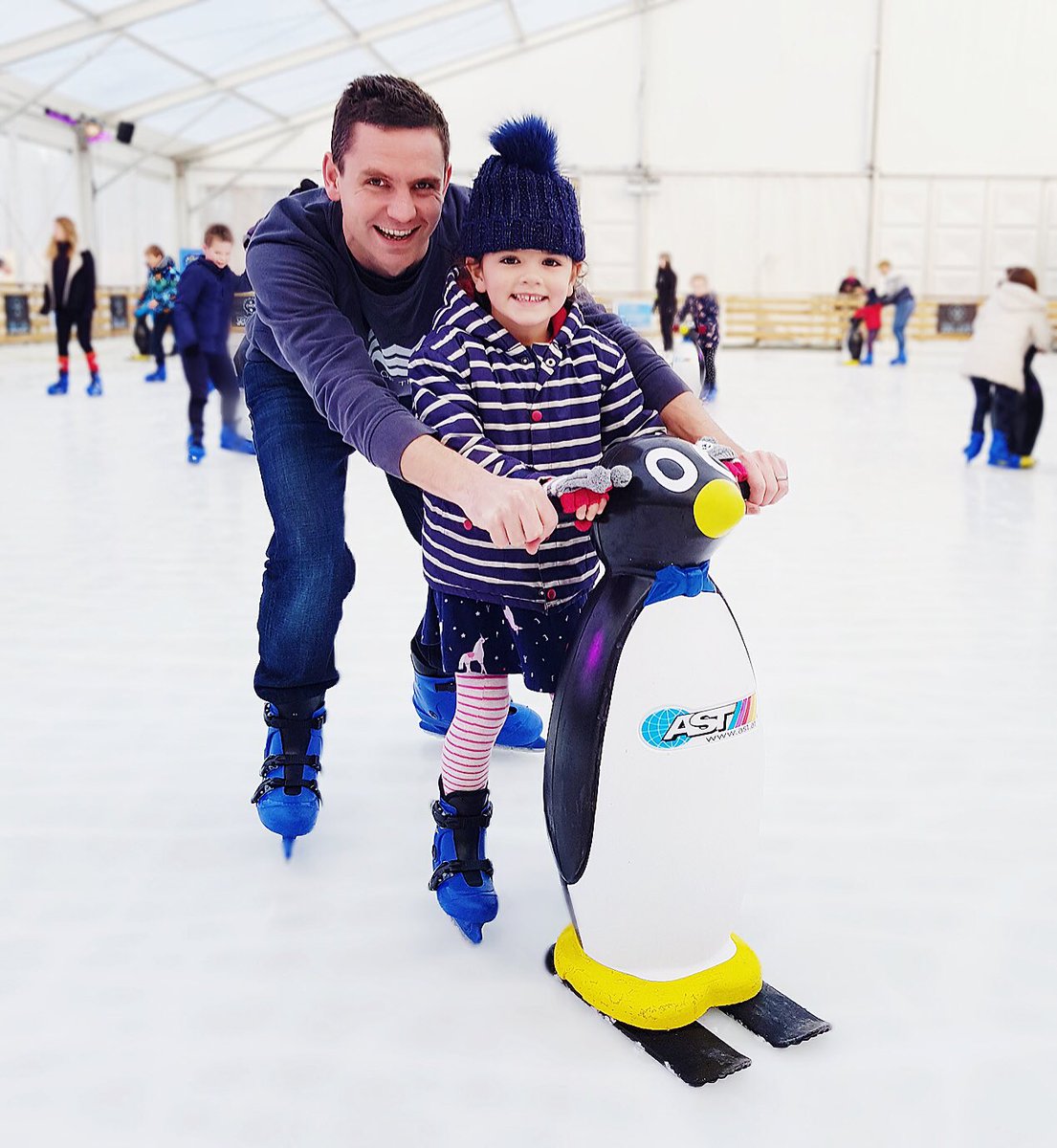 ChichesteronIce's tweet photo. Everyone loves a bobble hat! ❤️❤️ #chice #bringjoytochi https://t.co/Ol8uLtvuGq