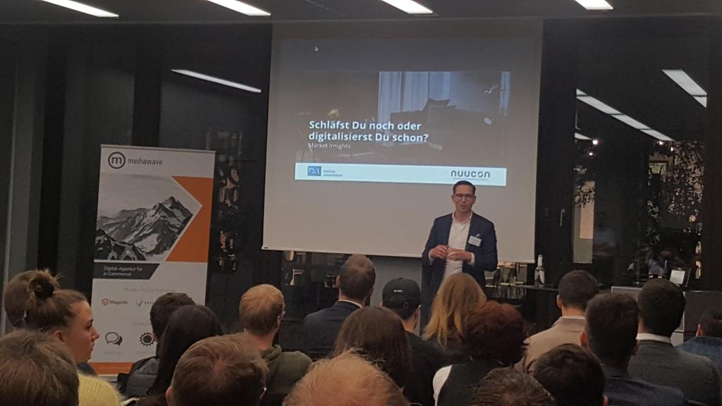mediawave_trend's tweet photo. Schläfst du noch oder digitalisierst Du schon?
@phaarfeld on stage über @nuucon.io und die #paintpoints der Hersteller und seine Lösung https://t.co/DtAEBqpMcC