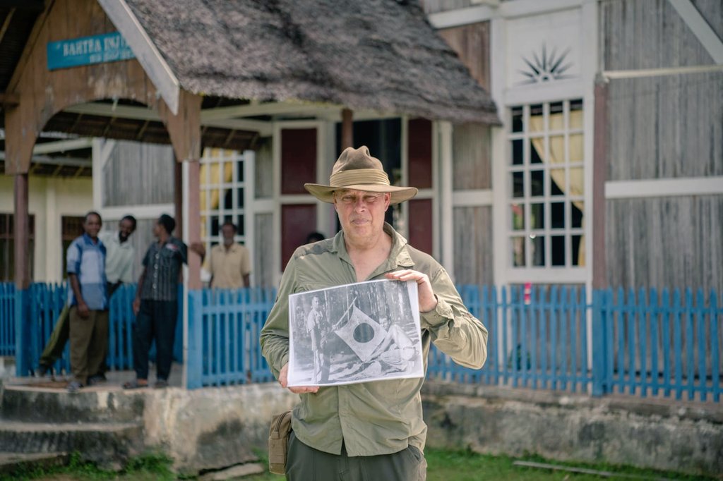 kreuger62's tweet photo. In the trail of Capt Louis #Rapmund in #Newguinea. In July 1944 he led a rescue mission for the crew of a #5thAF B-25 from the jungle, 250 miles behind Japanse lines on the Vogelkop. #bronzenleeuw @MuseumBronbeek @PacificWrecks @NMMSoesterberg @klaasm67 https://t.co/0K0kRCJYgv