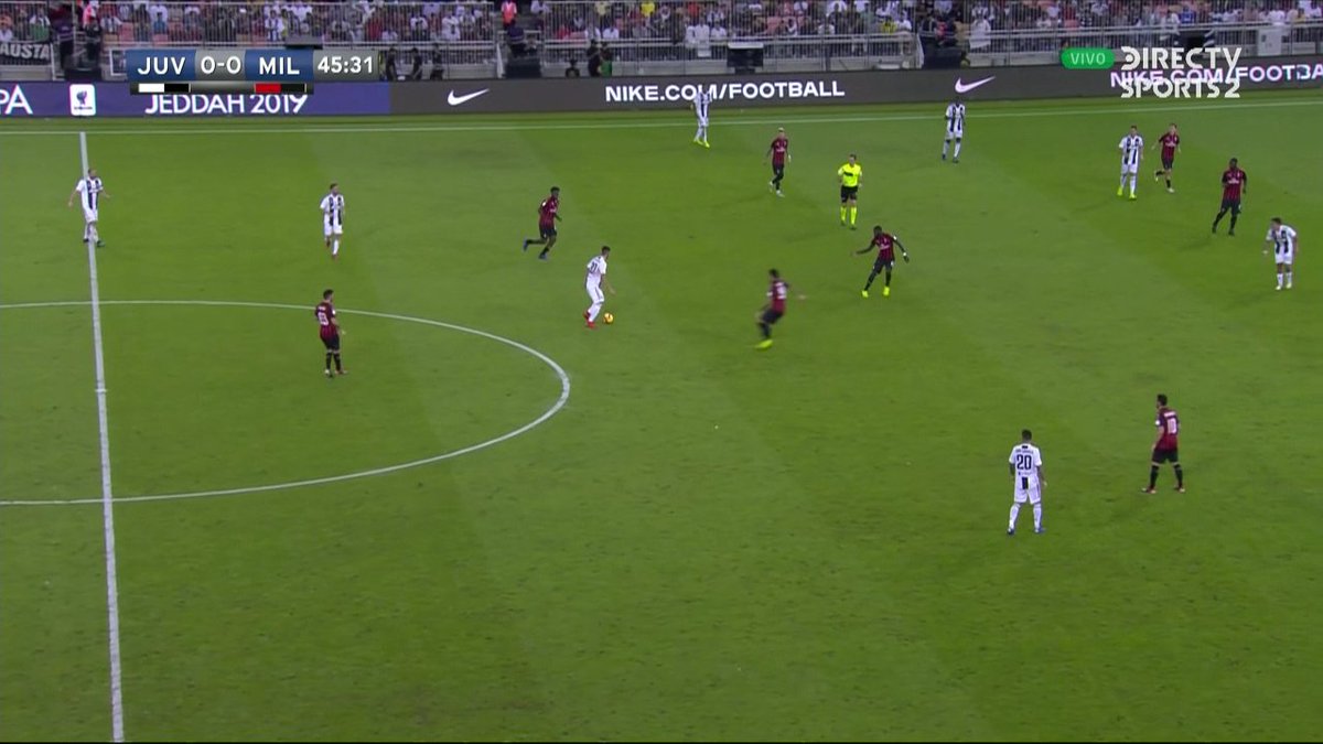 ¡Ya está en marcha el segundo tiempo! ⚽
Juventus 0-0 Milan. ¿Quién se llevará la #SupercopaItaliana? #FutbolEnDIRECTV 🏆🇮🇹
