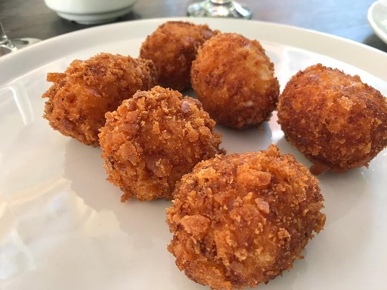 El Restaurante <a href="/rstmembibre/">restaurante membibre</a> fusiona innovación y tradición sin perder la riqueza de los sabores, como hacen en sus croquetas de jamón, una de las candidatas a mejor croqueta del mundo.   
#DiaInternacionaldelacroqueta