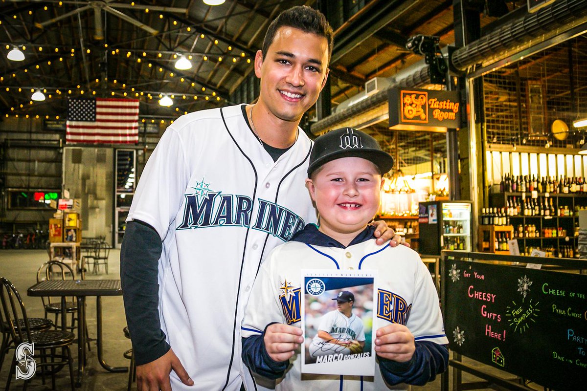 Mariners's tweet photo. Thank you Wenatchee for coming out and seeing us at Pybus Public Market! We had a blast saying hey. 

#MarinersCaravan🚌 https://t.co/m8lObWkVoZ