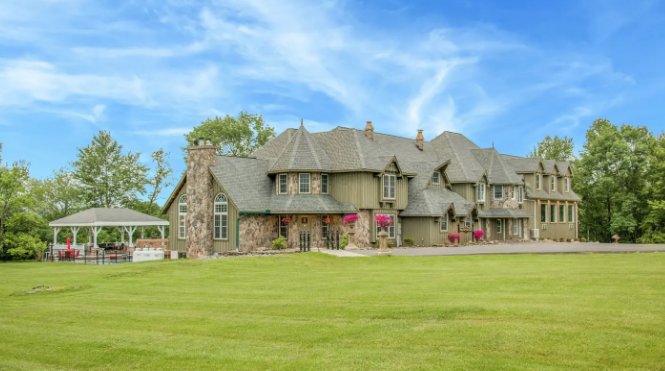 MrMatchmaker's tweet photo. I will be hosting a women's retreat with the amazing Maria Avgitidis February 22-24 in the Poconos Mountains. If you'd like to schedule your call to discuss the retreat &amp; reserve your spot, click here: https://t.co/1Nr2Kv7No9 to schedule a call with me at your convenience! https://t.co/QLdpMBGtse