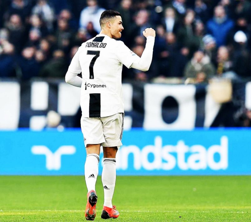 InvictosSomos's tweet photo. ¿Primer partido por la definición de un título con la camiseta de la Juventus de Turín? GOL. No importa ni el país ni la competición, Cristiano Ronaldo SIEMPRE se las arregla para marcar diferencia. MONSTRUO. https://t.co/WQQLAuqyH9