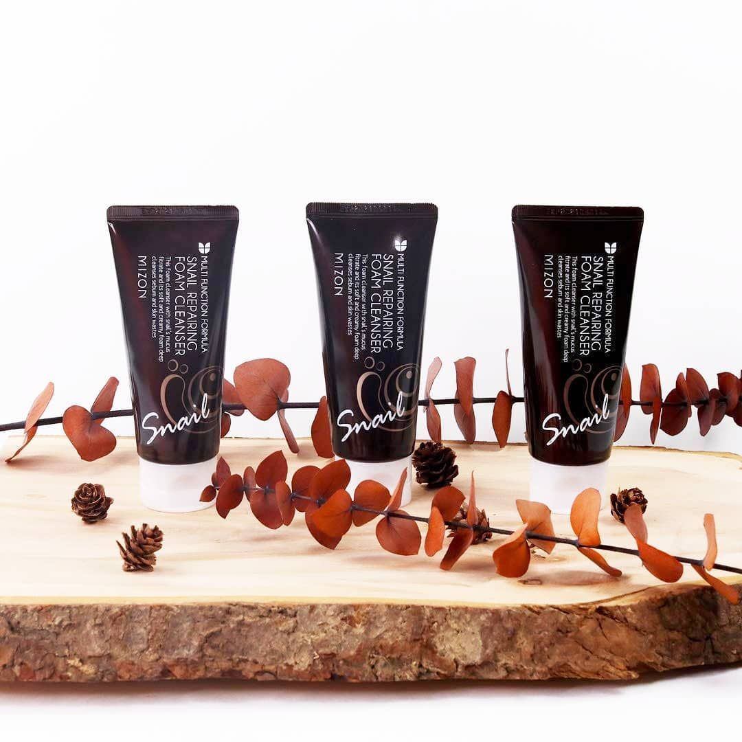 atriaskin's tweet photo. Snail secretion filtrate is rich in protein and glycolic acid to help reduce the appearance of wrinkles while helping to boost skin's firmness and elasticity. The sticky, stringy texture gets into all the nooks and crannies of your face to pick up any and all dirt! https://t.co/zwAQ96lVVp