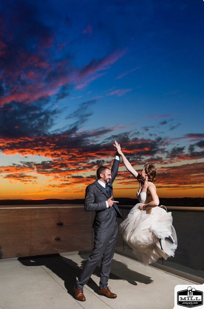 High fives all around for an incredible wedding at Lakeway Resort!

📷: tyleratx