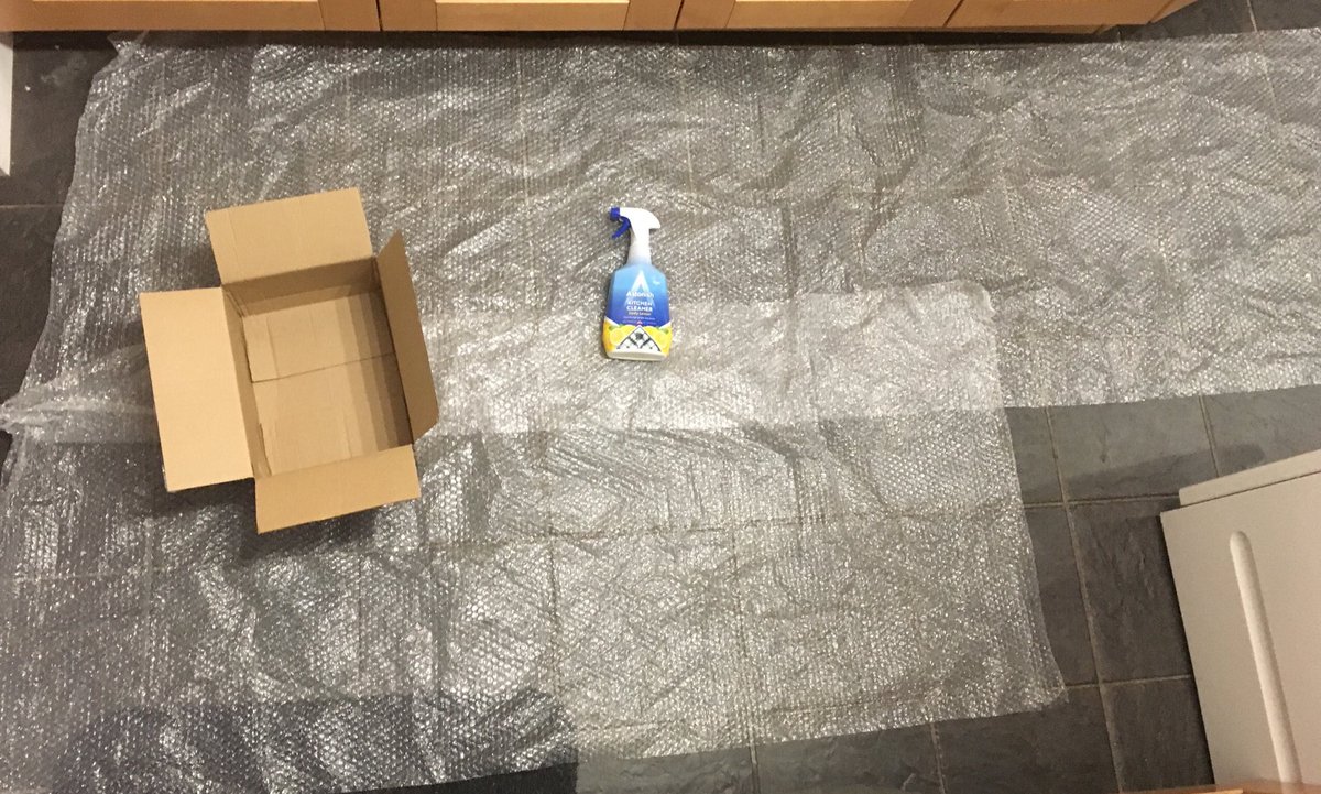 MendologistLisa's tweet photo. @AmazonUK As consumers we can continue to make the right type of choices with plastic, but how do we influence you to do the same? It’s 75cm wide x 4.43 meters ! #PlasticWaste #Recycle https://t.co/Ww44Vz4Xg1