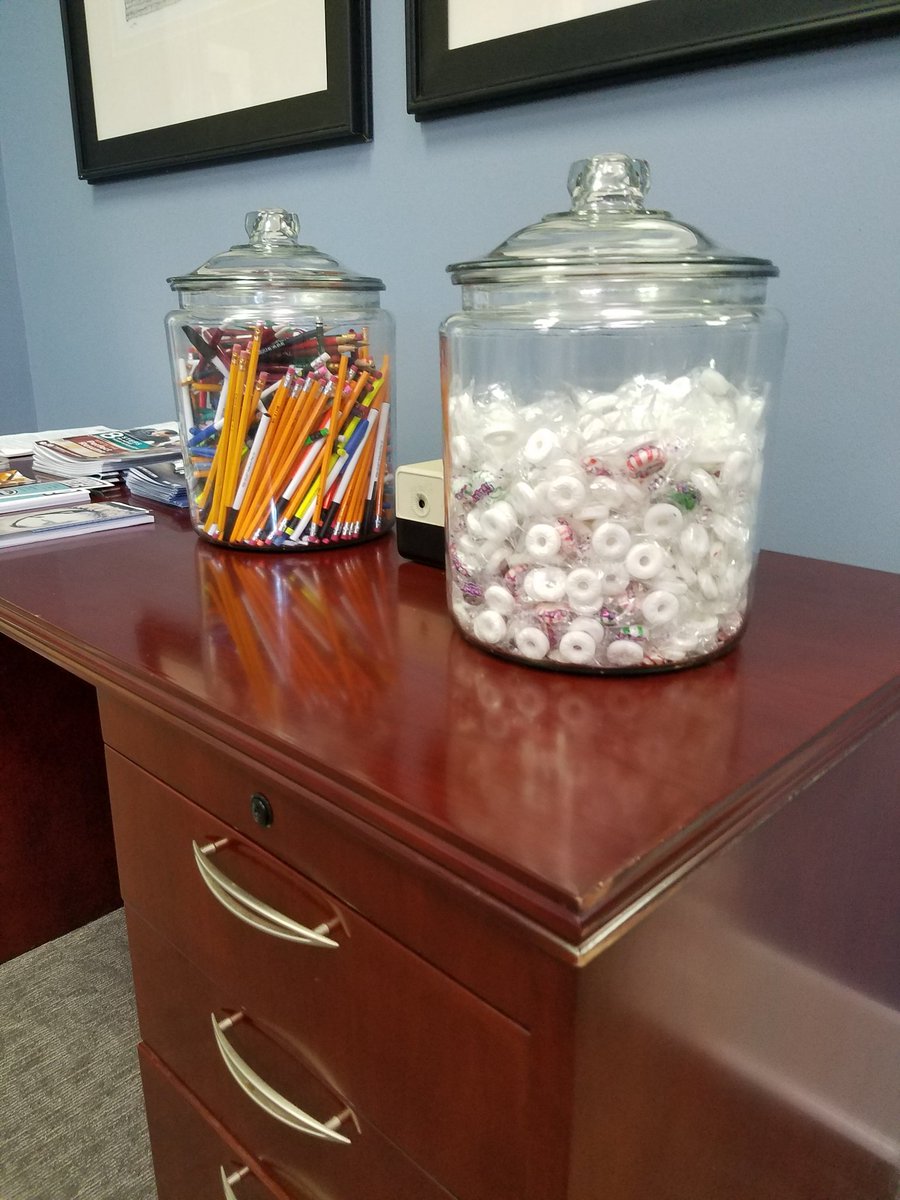 msstate_writing's tweet photo. Stop by and grab a mint or a pencil and see what we are all about! #letsstartwriting #springsemester2019 #freebies #wcatpc https://t.co/zTAyWSOneg