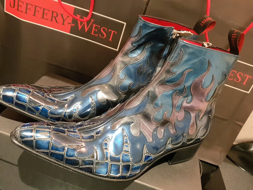 binaryicon's tweet image. New awesome boots arrived today, looking forward to taking them for a walk at the Brit Awards #jefferywest #britawards