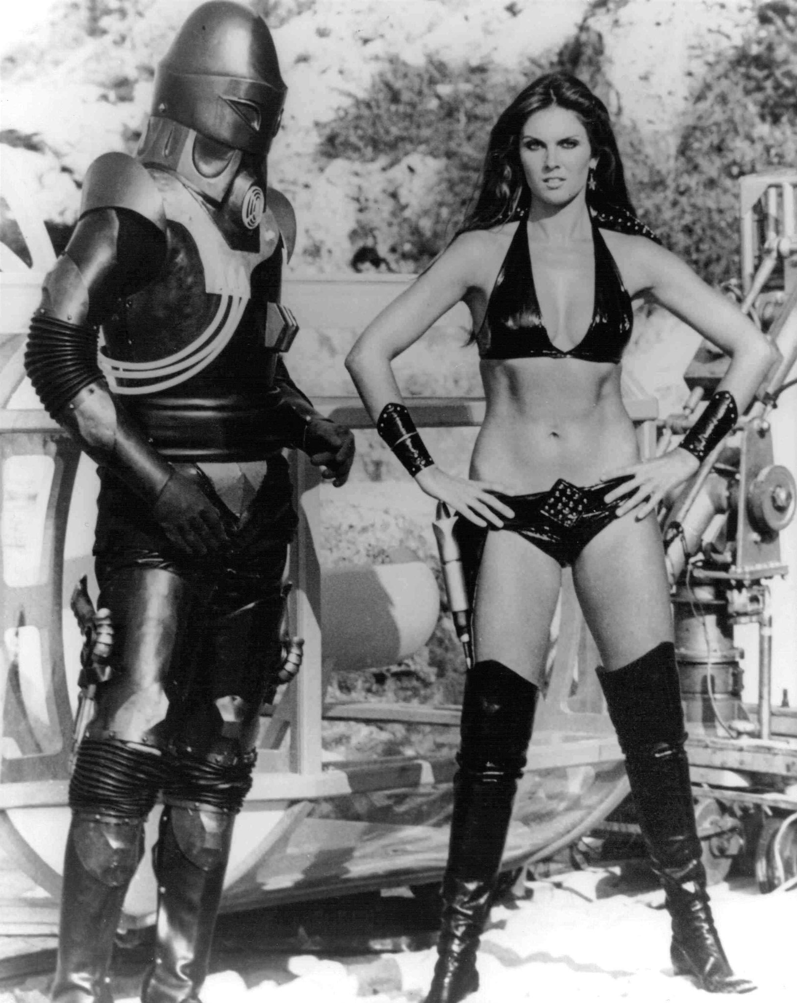Happy Birthday to Bond Girl and B-Movie queen Caroline Munro. Big fan of STARCRASH(1978). 