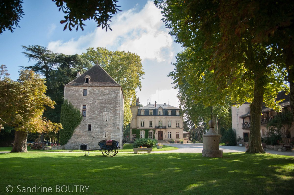Se marier dans le Beaujolais
---
Getting married in Beaujolais !
#weddinginFrance #venue #mariage #beaujolais #chateau