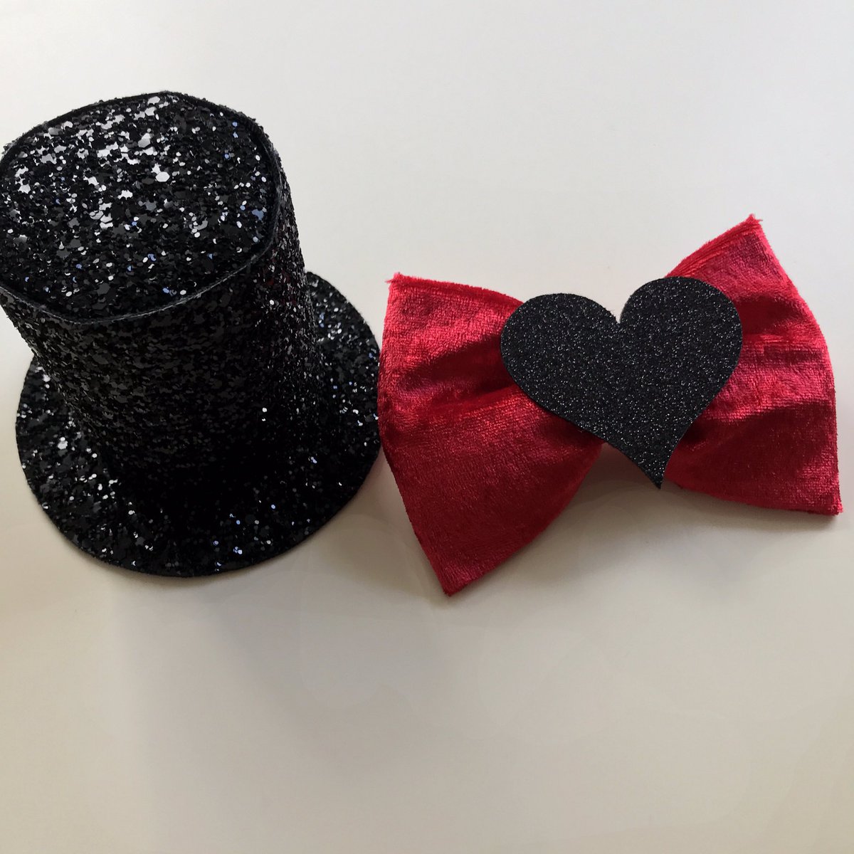 princessandpug's tweet photo. ❤️ 🥰 Glittering top hat and red velvet bow tie 🎩 🥰 ❤️ Check out my handmade pet valentines designs at https://t.co/DN7iZiT3Te #dogsinbowties #dogtophat #poshpets #princessandthepug #loveisinthefur #valentinespets https://t.co/sI6vGgVX7u