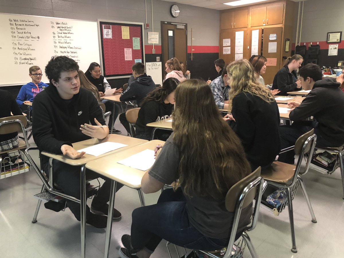 MariaRarey's tweet photo. Peer interviews describing our strengths allowed my Ss to get to know each other & their passions. Engaging activity to start our semester. #SBHE #HealthEd #high5test https://t.co/iSvcjPSIsu