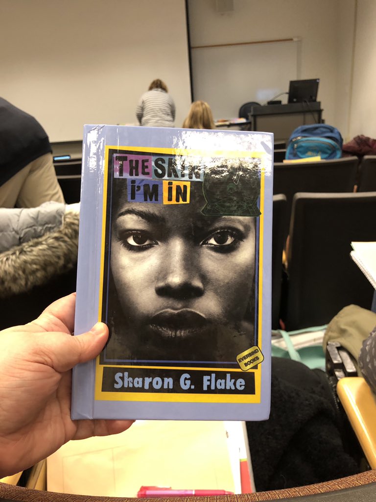 MsBrightwellELA's tweet photo. Raise your hand if you always have a book with you in case you have a free moment! 🙋🏼♀️ #GuidedReadingTraining @lindalelynx #AACPSPowerUpRead https://t.co/kkum24ncJ4