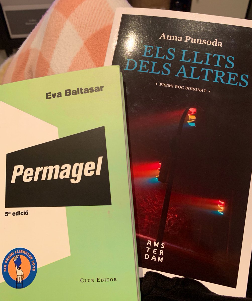 alba_gubert's tweet photo. Si voleu començar l’any remogudets, vos recomano les meues dos últimes lectures. M’han enganxat moltíssim i m’han fet patir i sentir mil coses.
Ja espero los seus pròxims llibres! #ElsLlitsDelsAltres #Permagel #sharingiscaring #aiaiai #prayforBeta https://t.co/Z7xAtiysMG