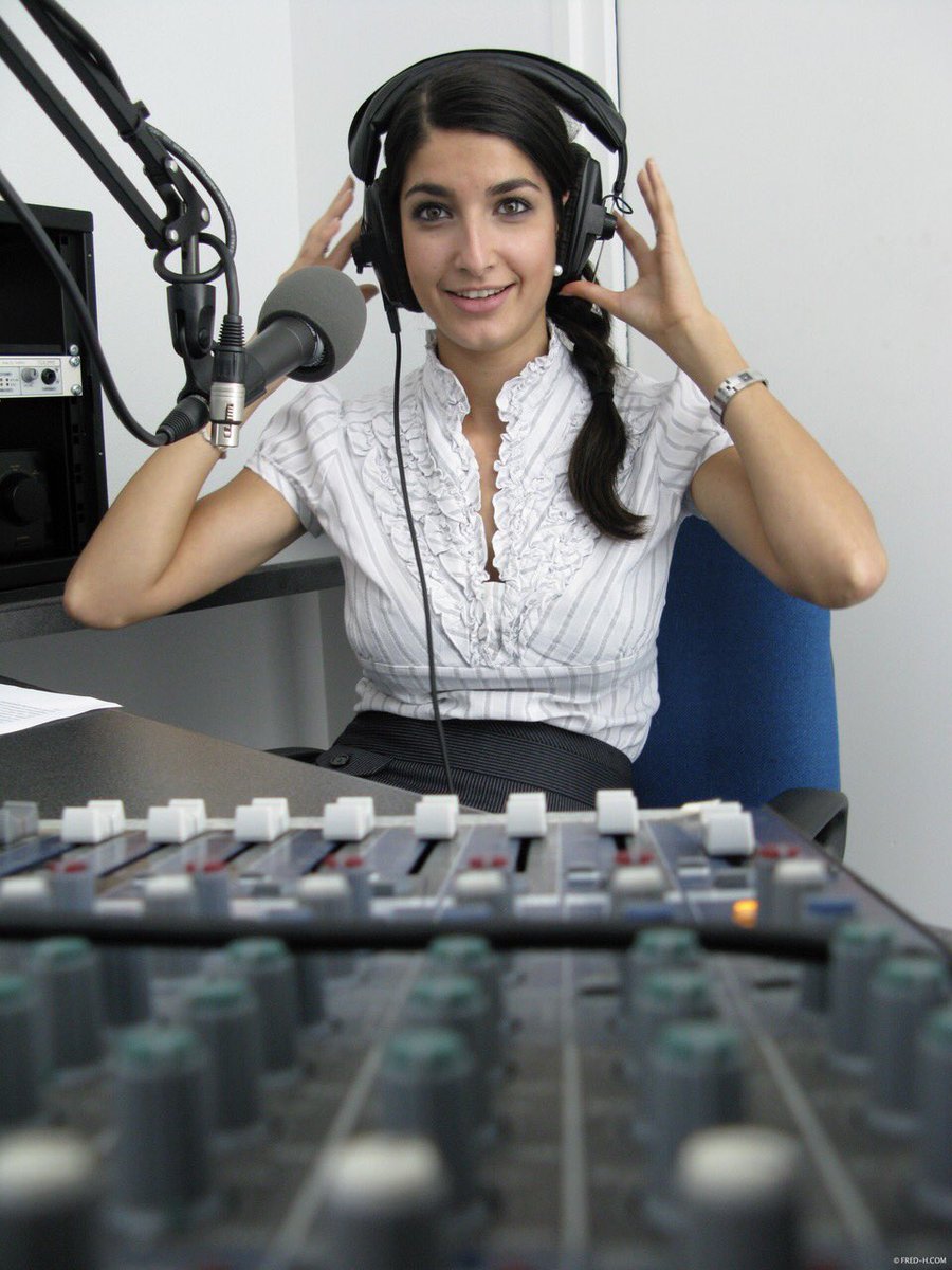 LeslyBoitrelle's tweet image. #10yearchallenge .... De la radio à la télé... 😁😁 #MêmePassion