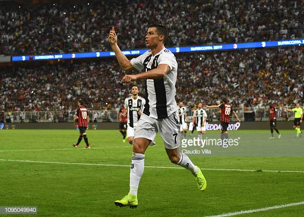 ⚪⚫ La @juventusfc supera il @acmilan a #Gedda e conquista la #SupercoppaItaliana, l'ottava della sua storia: un gol di @Cristiano nella ripresa firma l'1️⃣-0️⃣ finale 💪👏
↪https://bit.ly/2MgEh4u