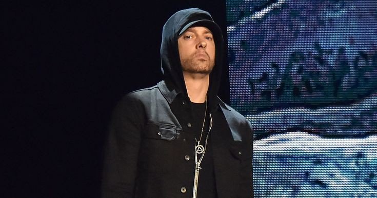 Eminem's 'Kamikaze' has now sold over 500,000 pure copies in the US. It's the first solo album in 2018 to achieve this!
Congratulations, Rap God! 🐐