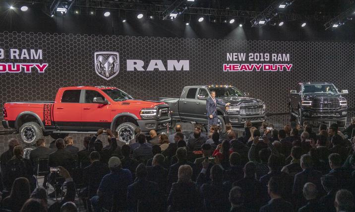 Rt18CJDR's tweet photo. The all-new 2019 Ram Heavy Duty lineup has been unveiled at the North American International Auto Show! #NAIAS2019 #HeavyDuty #RamAutoShow https://t.co/wGaqoUj5Ci