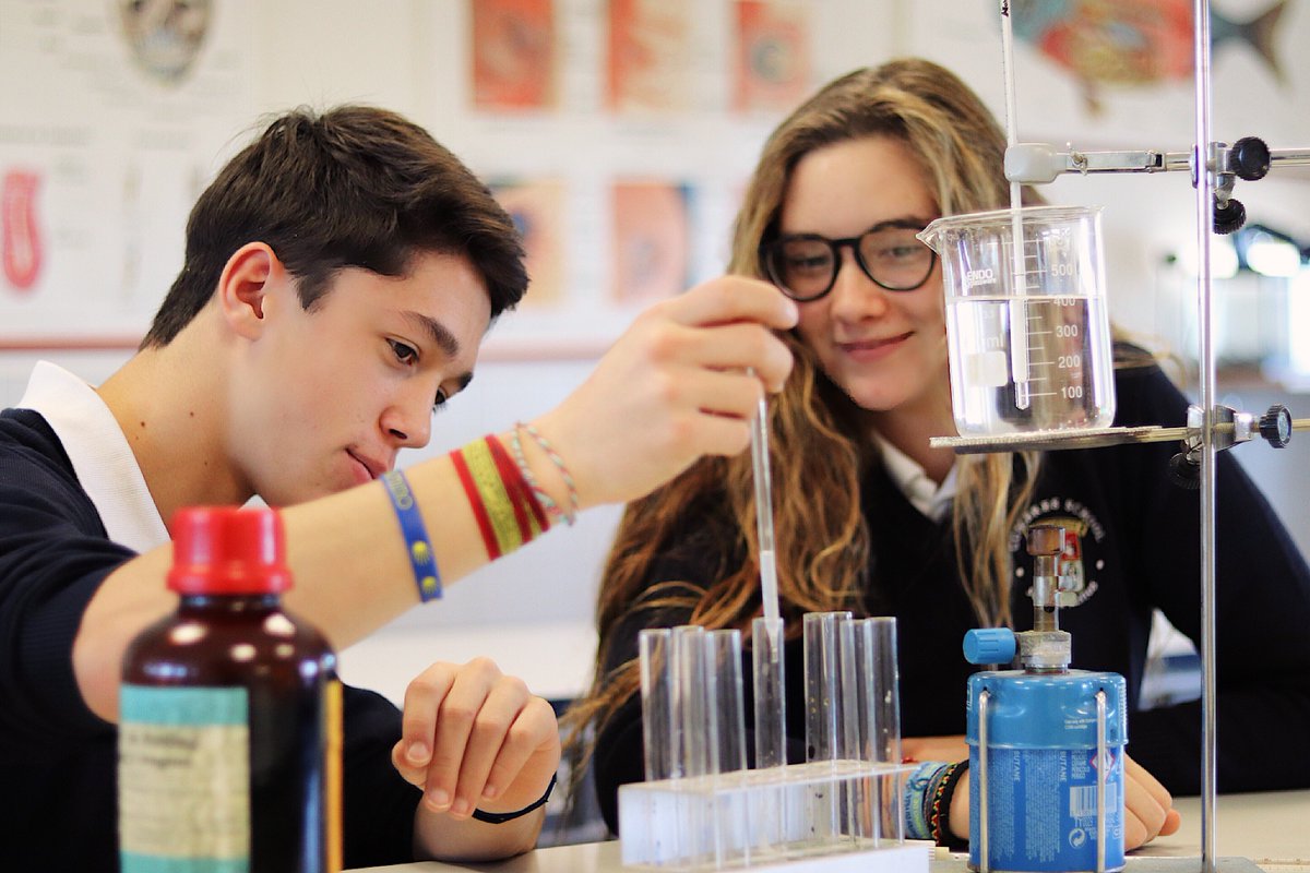 cumbresschool's tweet photo. Science in action!
Our #1stSixthForm students are working on the practical application of the effects of the salivary amylase on complex carbohydrates: starch
#Biology #academicexcellence #RCstudents https://t.co/VOQIvaIzTI
