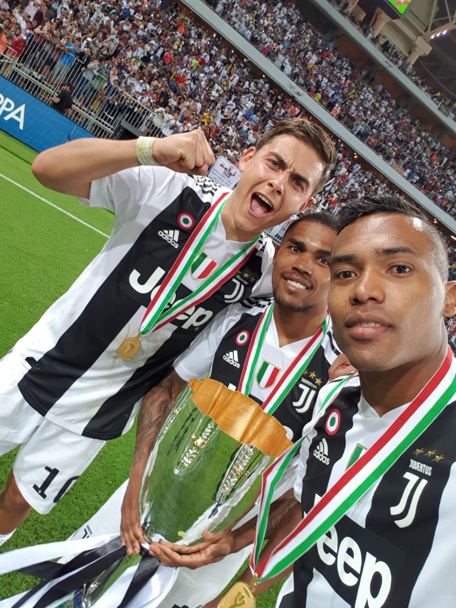 Selfie con la #Supercoppa! ๐คณ๐ // Selfie with the #Supercoppa! ๐คณ๐