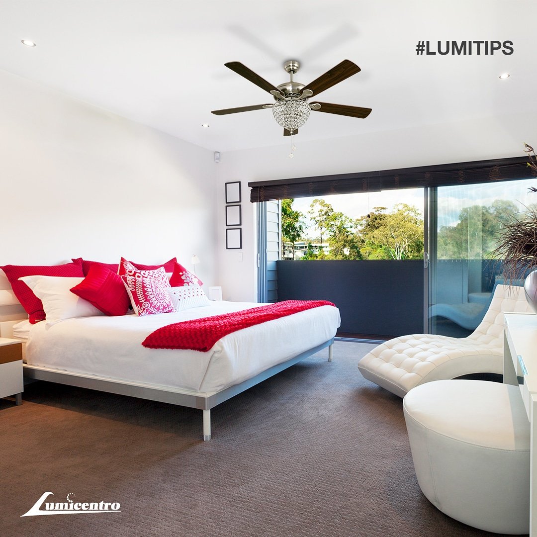 Elegante y práctico abanico de techo. No solo cumple la función de refrescar la habitación, decora por su hermosa lámpara incorporada.

#lumitips #lumicentro #light #lighting #luces #design #pty #panama #home #brilla #bombillos #led #iluminación