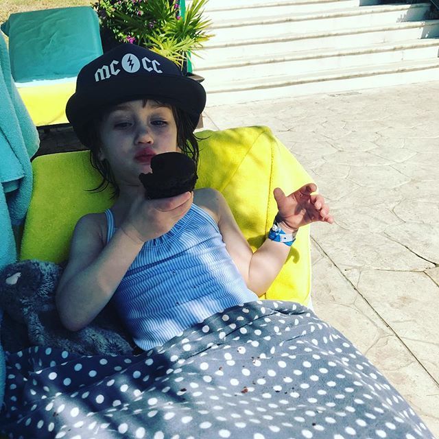 melissajanke's tweet photo. Just a girl, eating a cupcake, asking me to love her. 🥰

Xxxxxxxooooooooo https://t.co/9llzIGyGMF https://t.co/9tTY2bgr0M