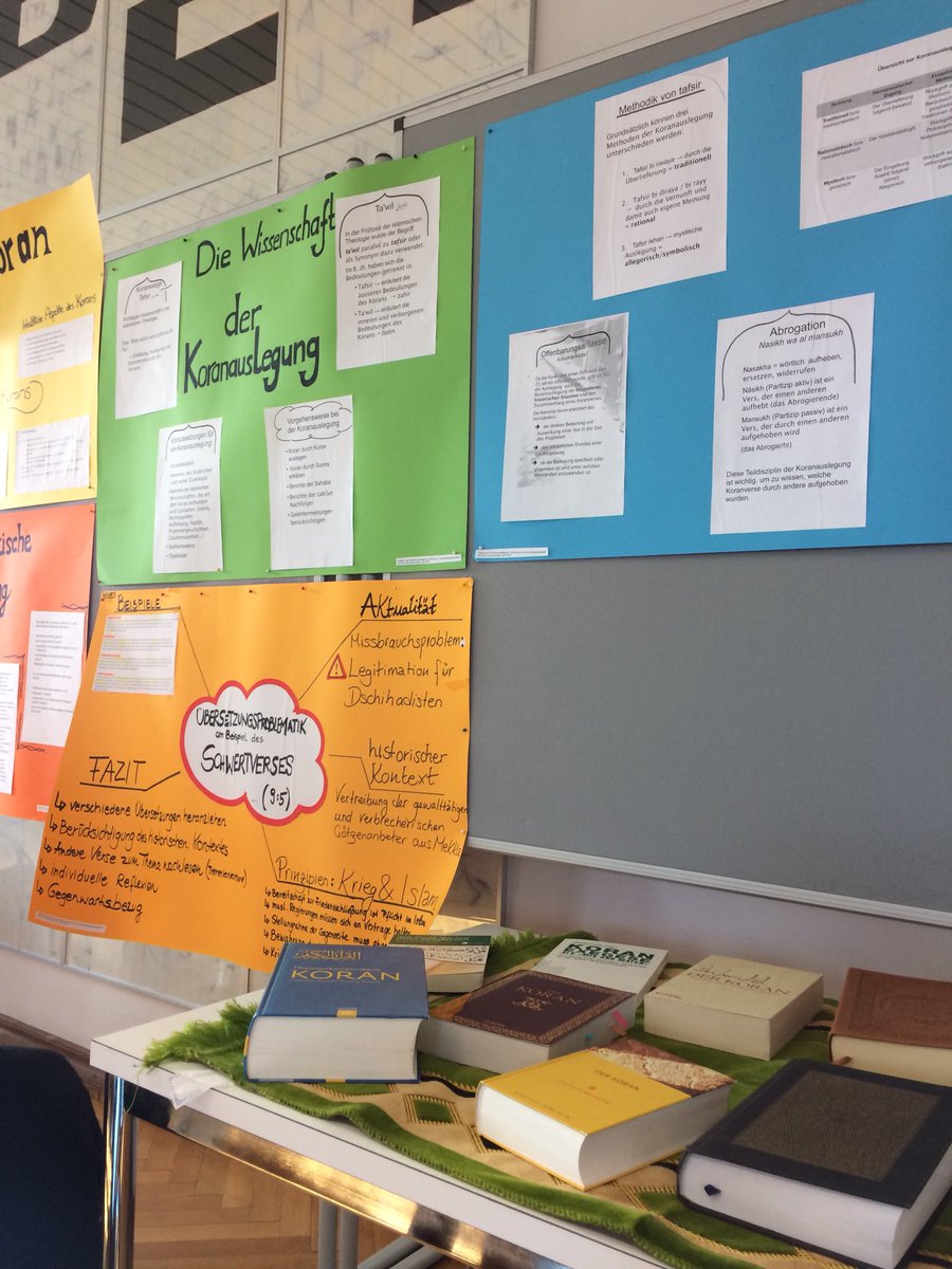 Interreligiöser Studientag zum Thema: Wie legen wir unsere (Heiligen) Schriften aus? Mit Studenten der islamischen, evangelischen, katholischen Theologie und der Ethik aus Ka und HD. Hier zu sehen, der Stand der islamischen Theologie der #PHKarlsruhe. Sehr bereichernd ;-)