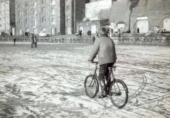 MillbrookLife's tweet image. Who remembers when the River Exe was frozen enough to ride a bike on? #Nostalgia #ExeterHour #Retirement