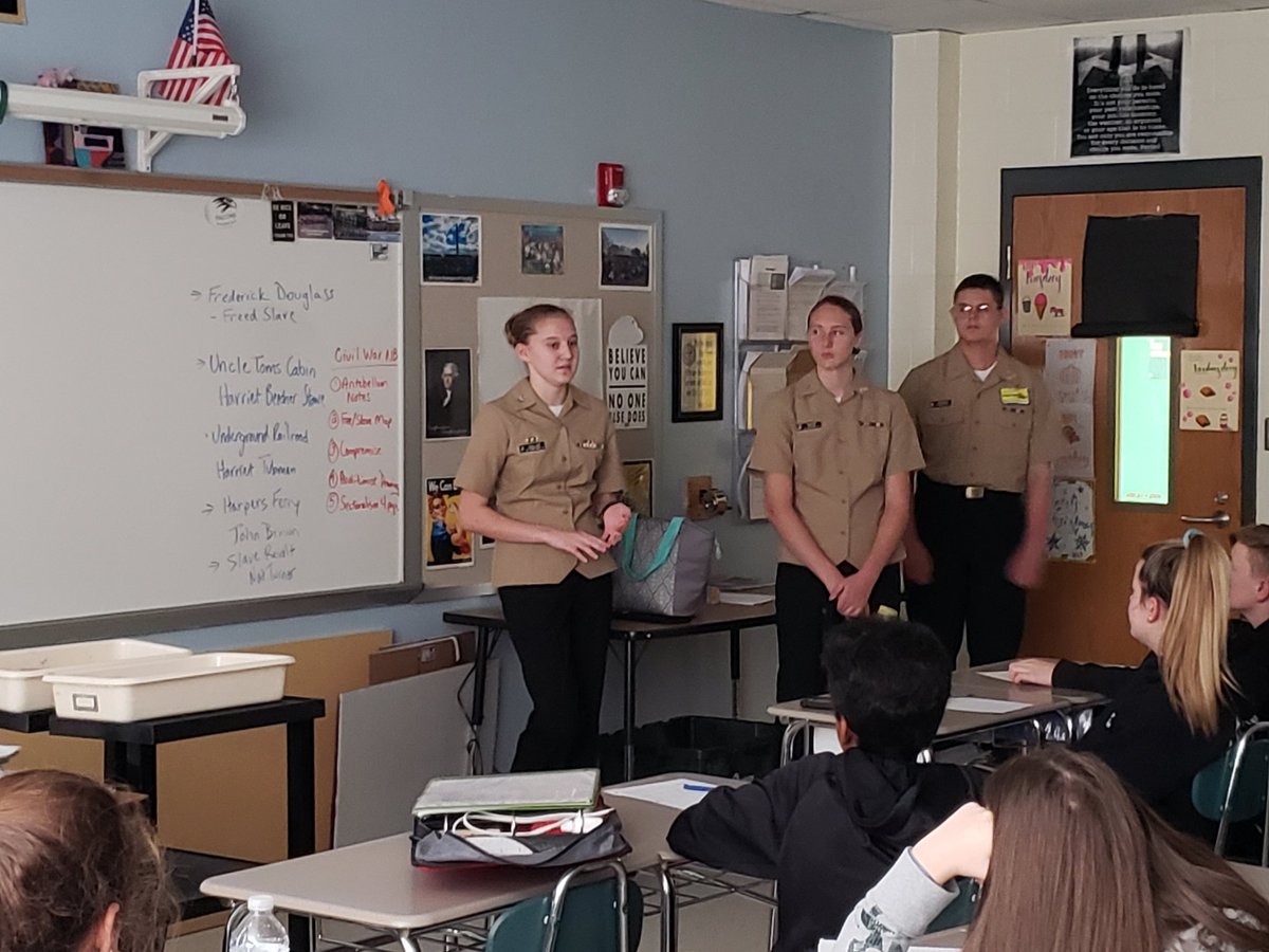 MURRAYSTAE's tweet photo. #AshleyJROTC students speaking on campus at #CharlesPMurray #NHCSSTAE students today. Explaining benefits of the program and potential for college scholarships. https://t.co/RglbThSi5z