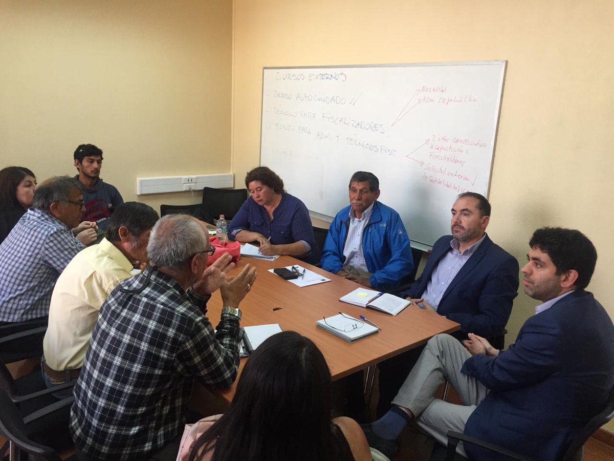 CodesserAtacama's tweet photo. Codesser en Acción.
Hoy se realizó jornada de sensibilización tributaria PDT Pesca 2 en la ciudad de Copiapó. 
Ombligo de la semana laboral y continuamos trabajando con todo. https://t.co/4deu1OgTBK