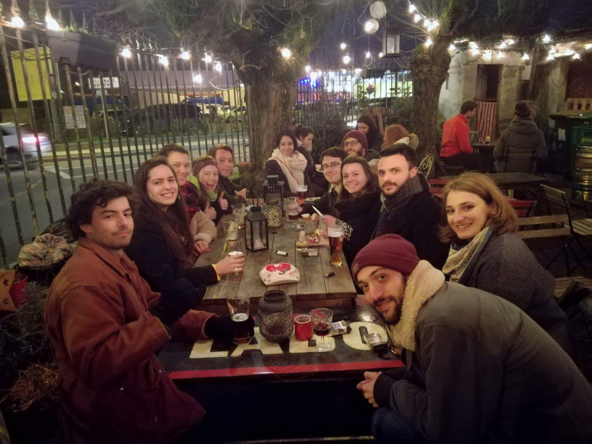 Margot_MJBerger's tweet photo. Super Afterwork entre Doctorants, Post Doctorants et Master 2 du Campus Vert de Bordeaux. Merci pour ce moment d'échange et de partage, on se retrouve le mois prochain ! :). L'Équipe DNAS. #Campusvert #Bordeaux #INRA #ISVV #EGFV #BFP #EGFV #UnitéOenologie #ISPA https://t.co/O0k0HLZ8ks
