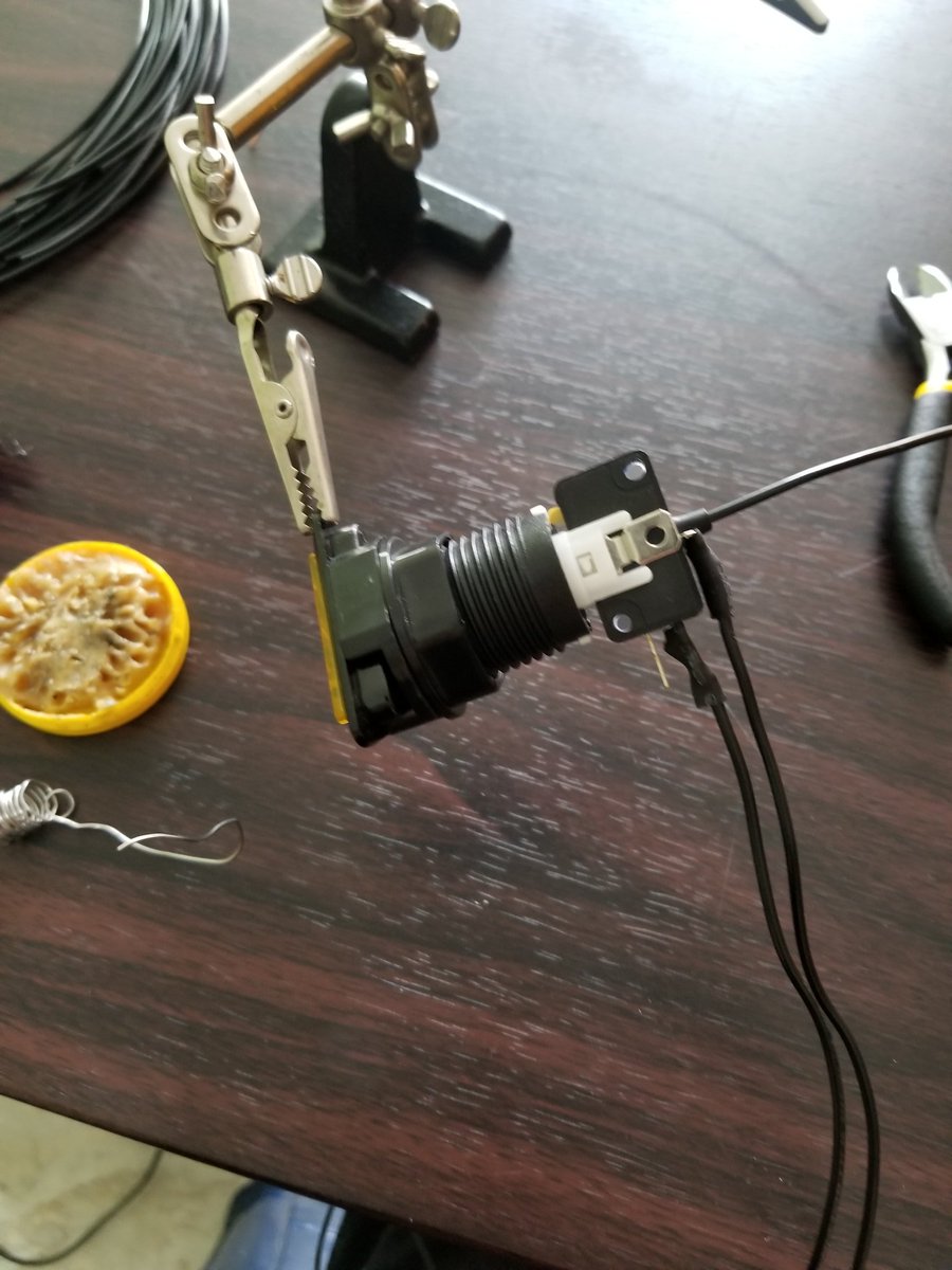 agar3s's tweet image. Acá soldando la #machinaria con @karobotco y @peacefulcyborg #gamedev #gamedevlatam