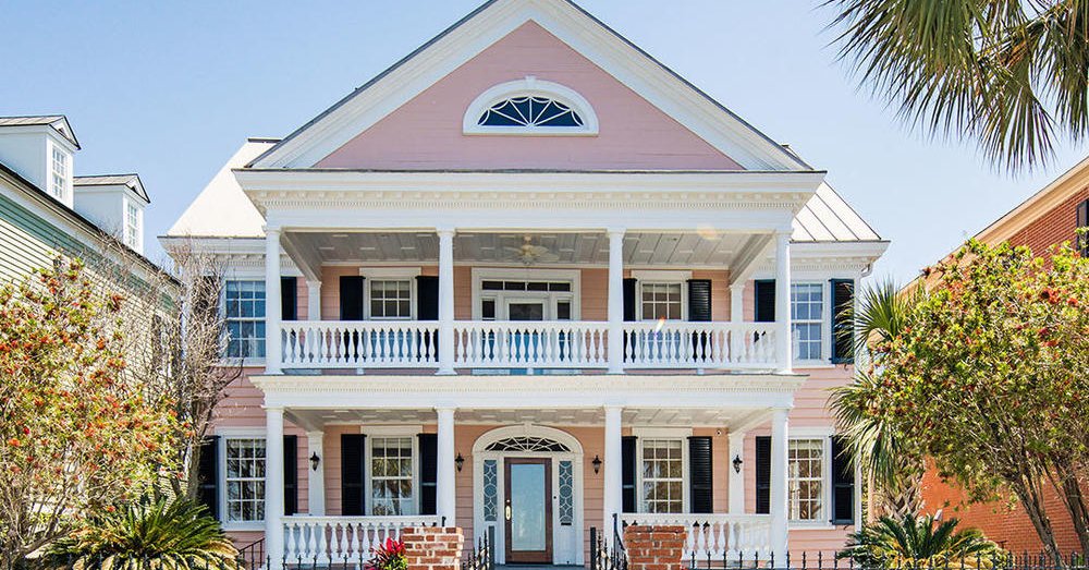 CalClosetsSFL's tweet photo. This Perfectly Pink Charleston Home is an Absolute Delight - https://t.co/Vrqwh3fT8Z https://t.co/CtB035i3u5