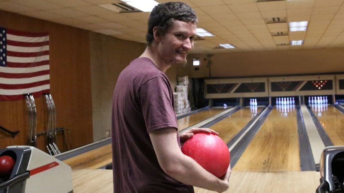 The Onion (@TheOnion) on Twitter photo 17/01/2019 01:56:03 Man Tries Using Pink 6-Pound Bowling Ball To Great Amusement trib.al/EpUa8qP Man Tries Using Pink 6-Pound Bowling Ball To Great Amusement trib.al/EpUa8qP