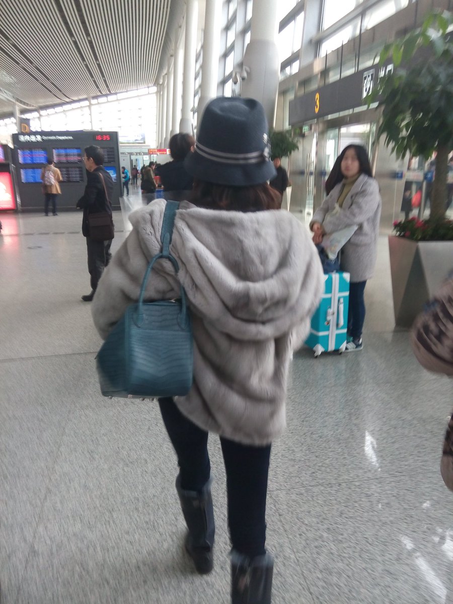 MichelleYeoh_FP's tweet photo. Third Anniversary🎉My first time met Michelle.❤
#michelleyeoh #thirdanniversary #firsttime #china #airport #1096days #hunanbroadcastingsystem https://t.co/XM951oLEEJ