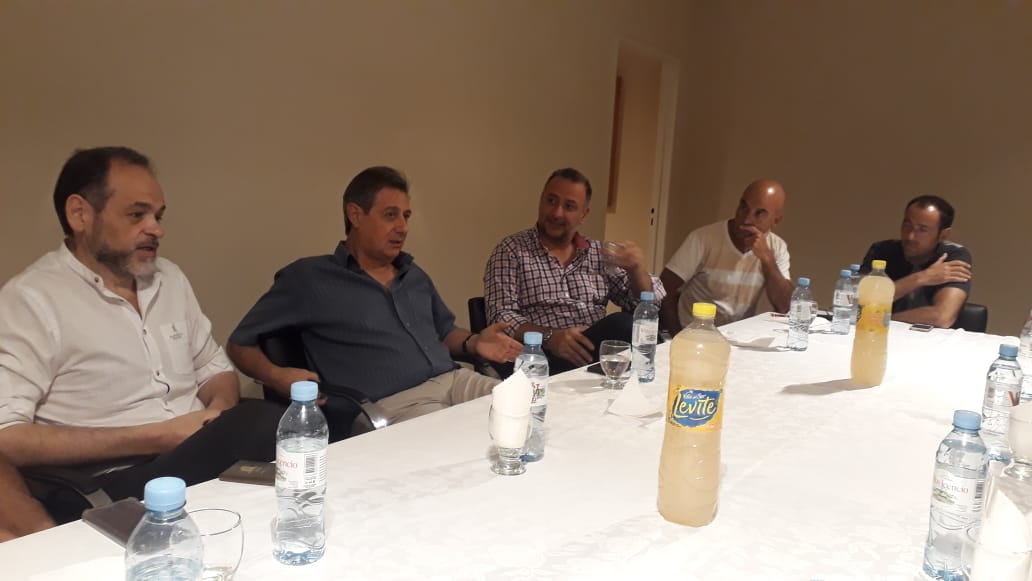 omarchafifelix's tweet photo. Reunido con referentes del deporte mendocino, con quienes trabajamos en un proyecto para promover, desde ese ámbito, inclusión y contención social.
Participan, entre otros, Taca Chavero, Hugo Astudillo, Aldo Muñoz, Omar Costa Pisani, Facundo Pérez. https://t.co/QRvJBoE1Qo