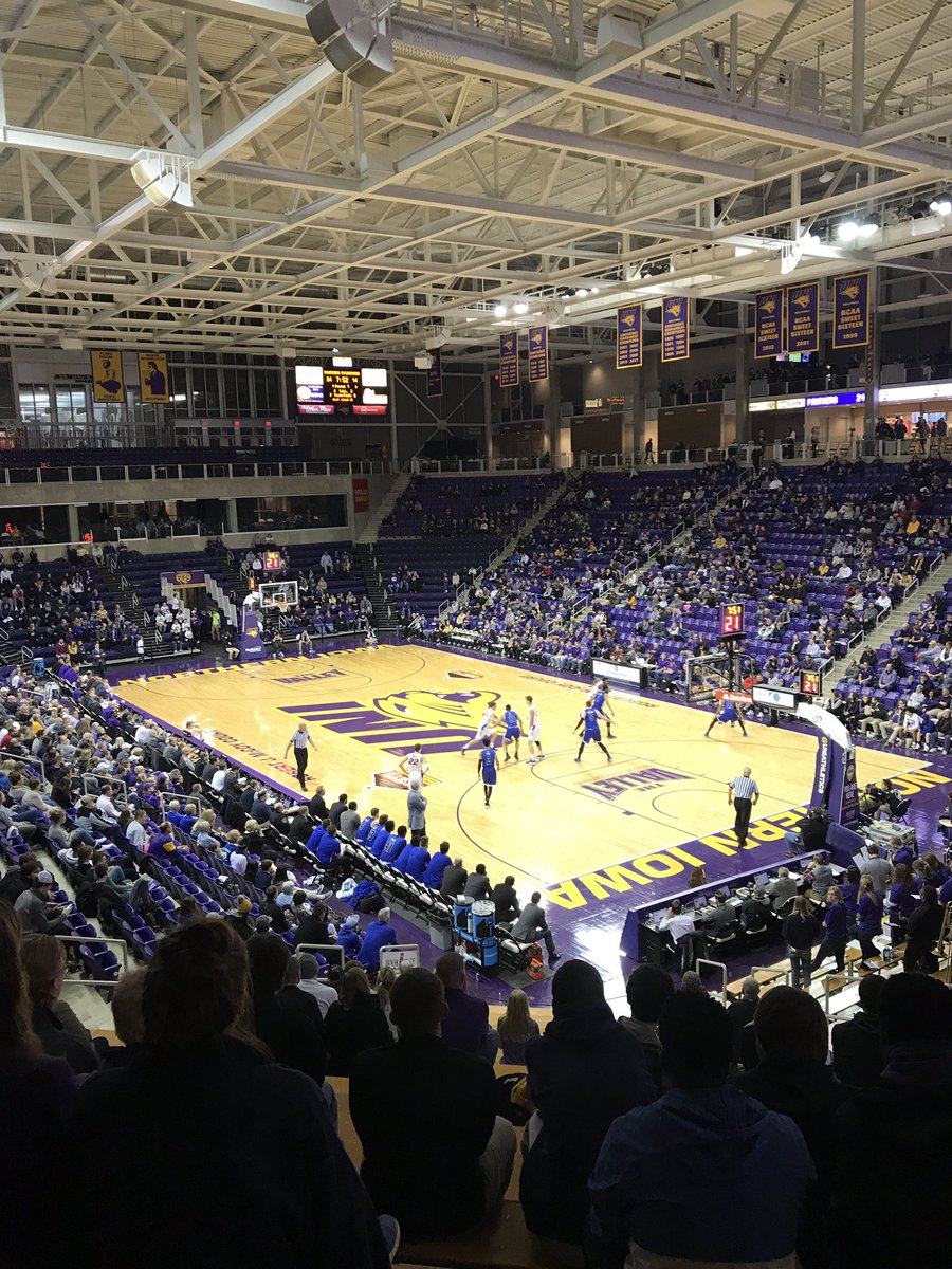 MrsIehl's tweet image. @UNImbb I just really want to know at the end of the night how many hot dogs were sold.  #DogsForDays #StrongPromotion #LetsGoPanthers #BleedPurple