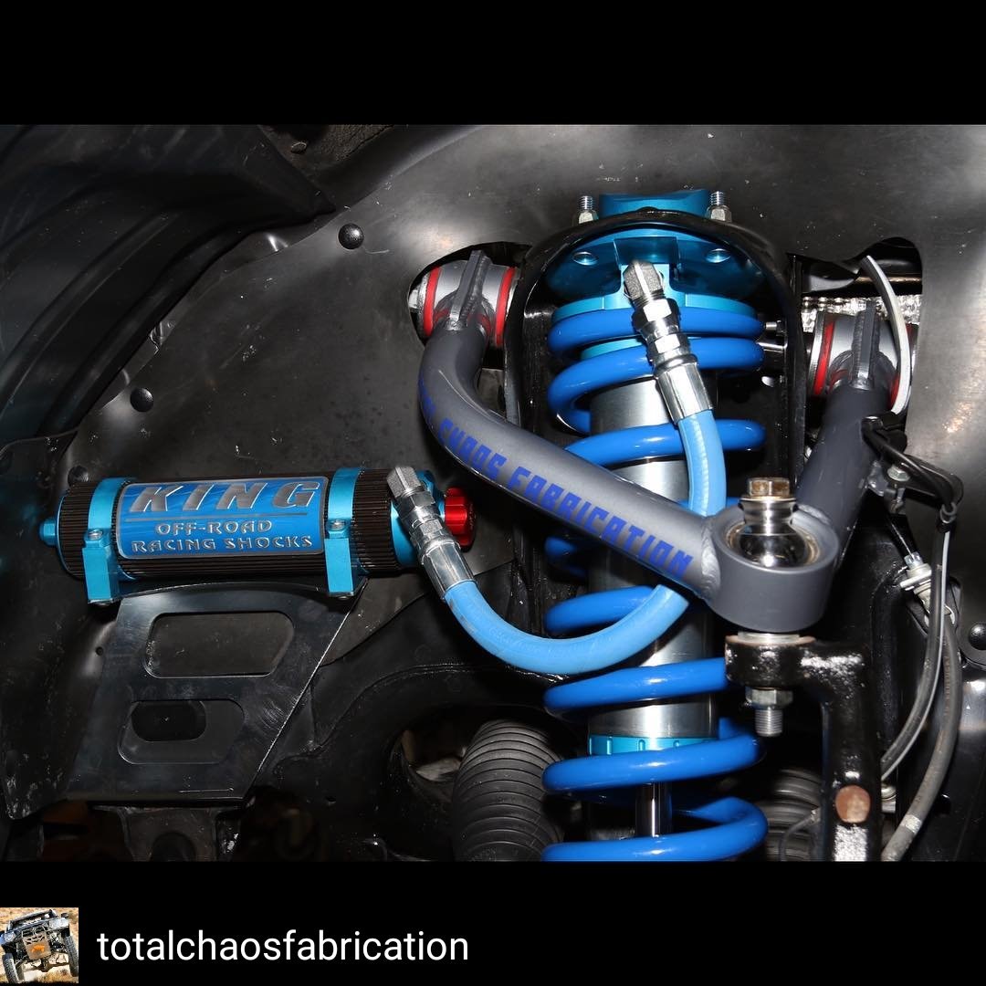 FKrodends's tweet photo. Repost from @TotalChaosFab Often Imitated.  Never Duplicated
#madeintheusa #migwelded #usa #fkrodends #builtfortravel #totalchaosfabrication #handcrafted #uca #offroad #toyotatundra #tundranation #kingshocks #offroadsuspension #toyotastrong #letsgoplaces #4x4 #fkrodends #teamfk https://t.co/06Mu2sSs03