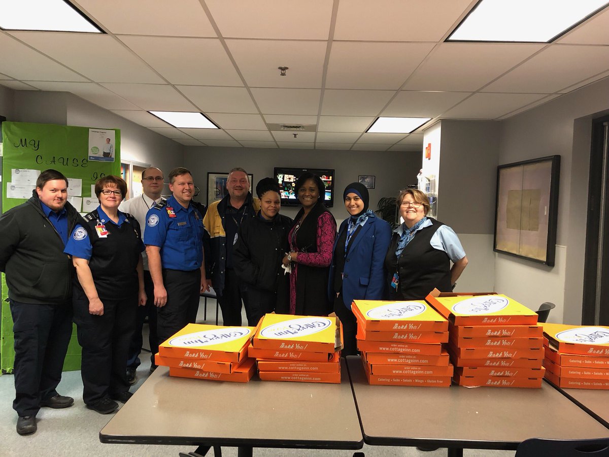 DTW TSA taking care of business during tough times! United Airlines team showing gratitude ❤️ 🍕Thank YOU ⁦<a href="/weareunited/">We Are United</a>⁩ #BeingUnited ⁦<a href="/DTWeetin/">DTW Airport</a>⁩