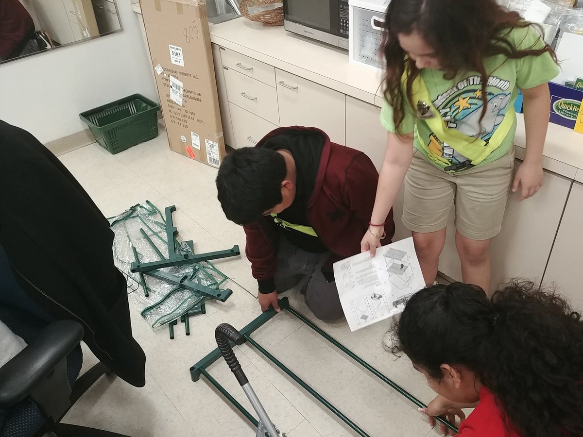 ME_loyaltyhouse's tweet photo. Check out our CASA/HOUSES collaborating to get the job done. We are better together! New additions to the garden coming soon. @CourageHouse @PerseveranceME @MortElementary https://t.co/VhvctfR9A2